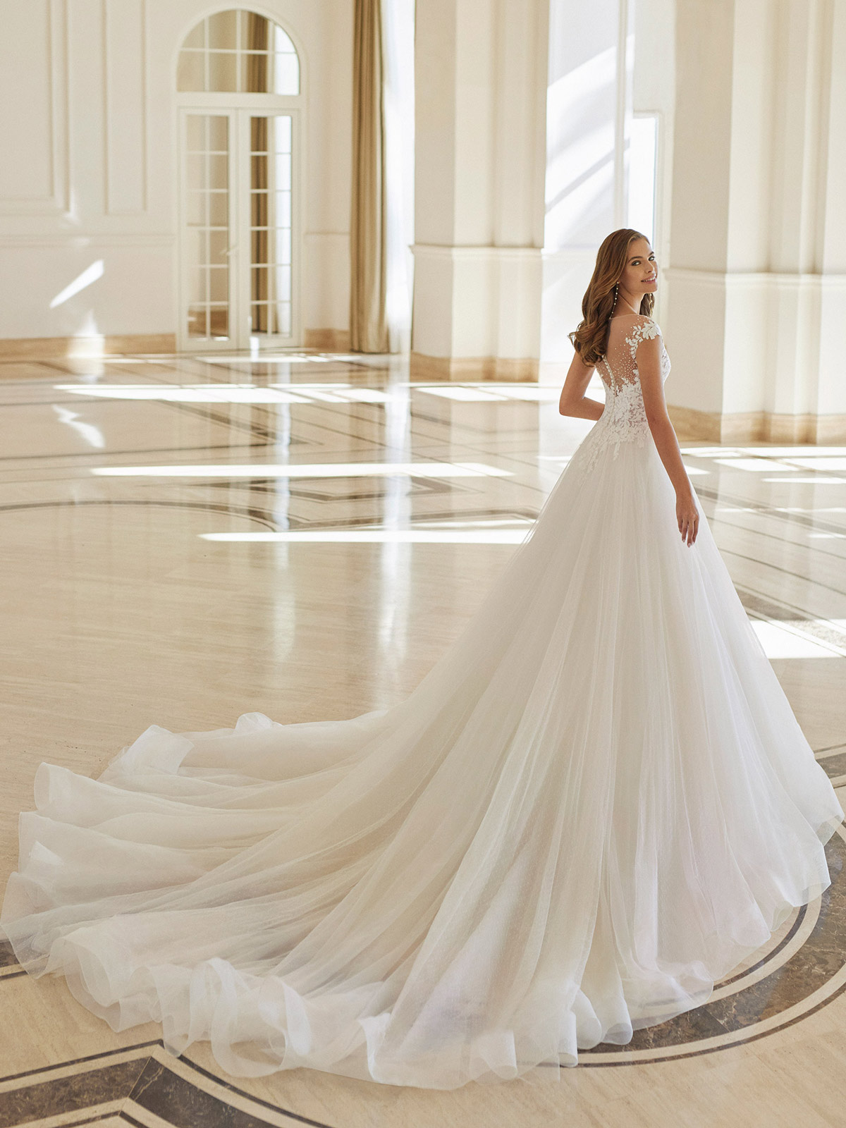 Abiti da Sposa da Principessa con Strascico a Verona