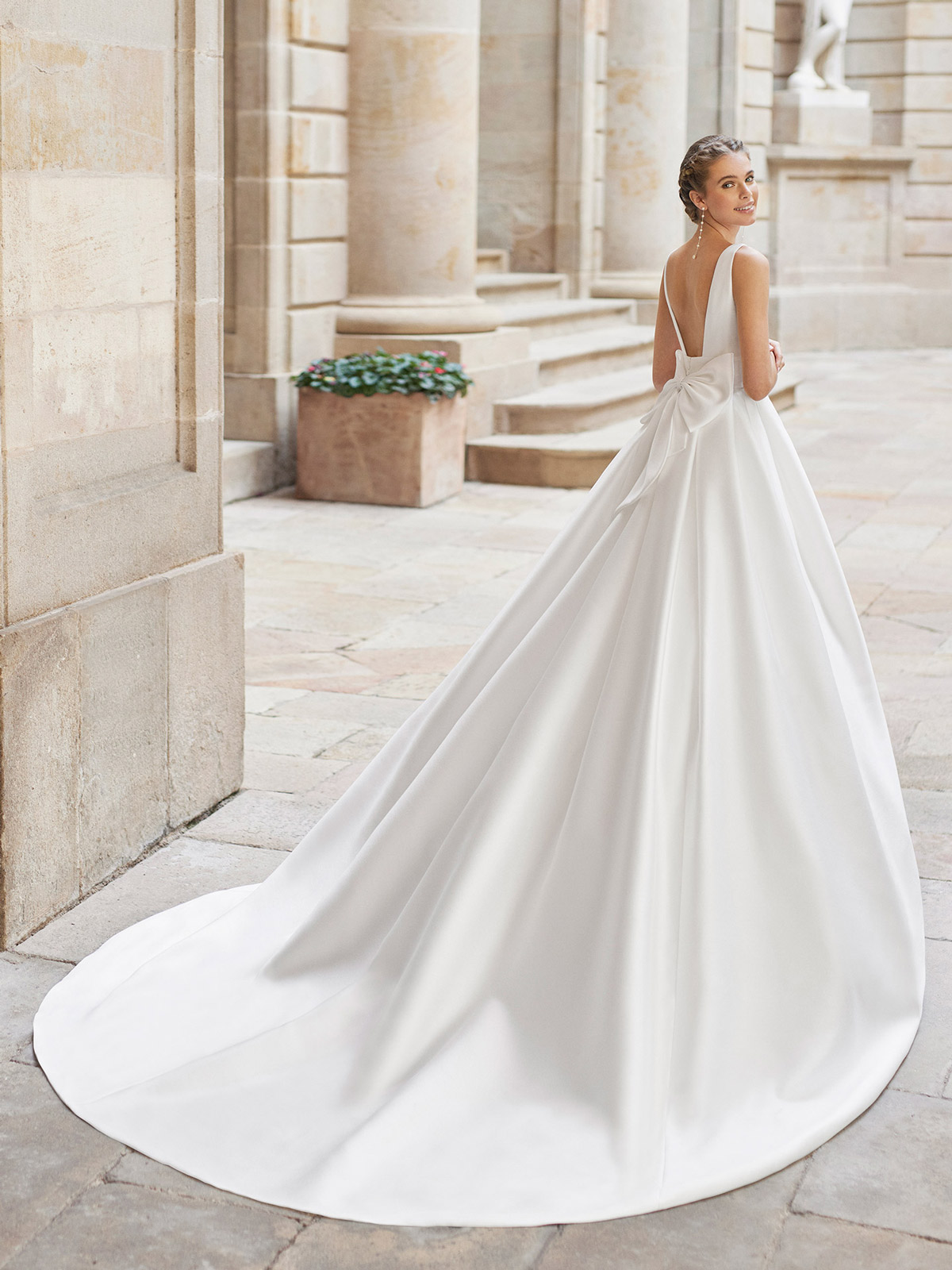 Vestiti da Sposa Lisci e Semplici a Verona e Online